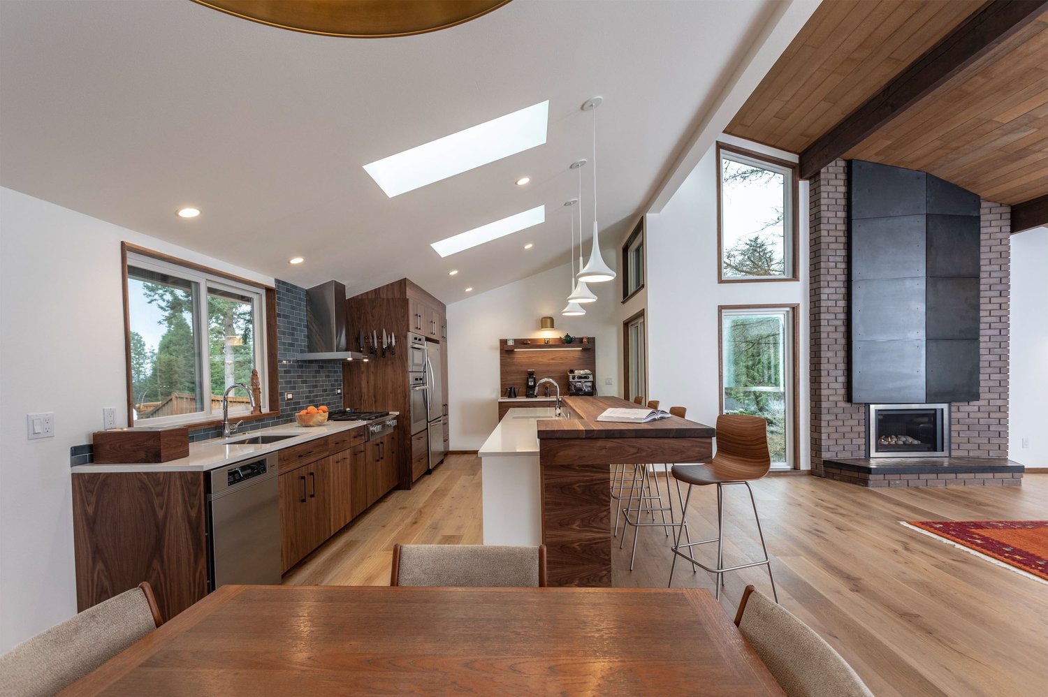 Modern kitchen renovation with custom electrical work by Astro Electric in Bellevue, featuring under-cabinet lighting, island electrical, and GFCI outlets
